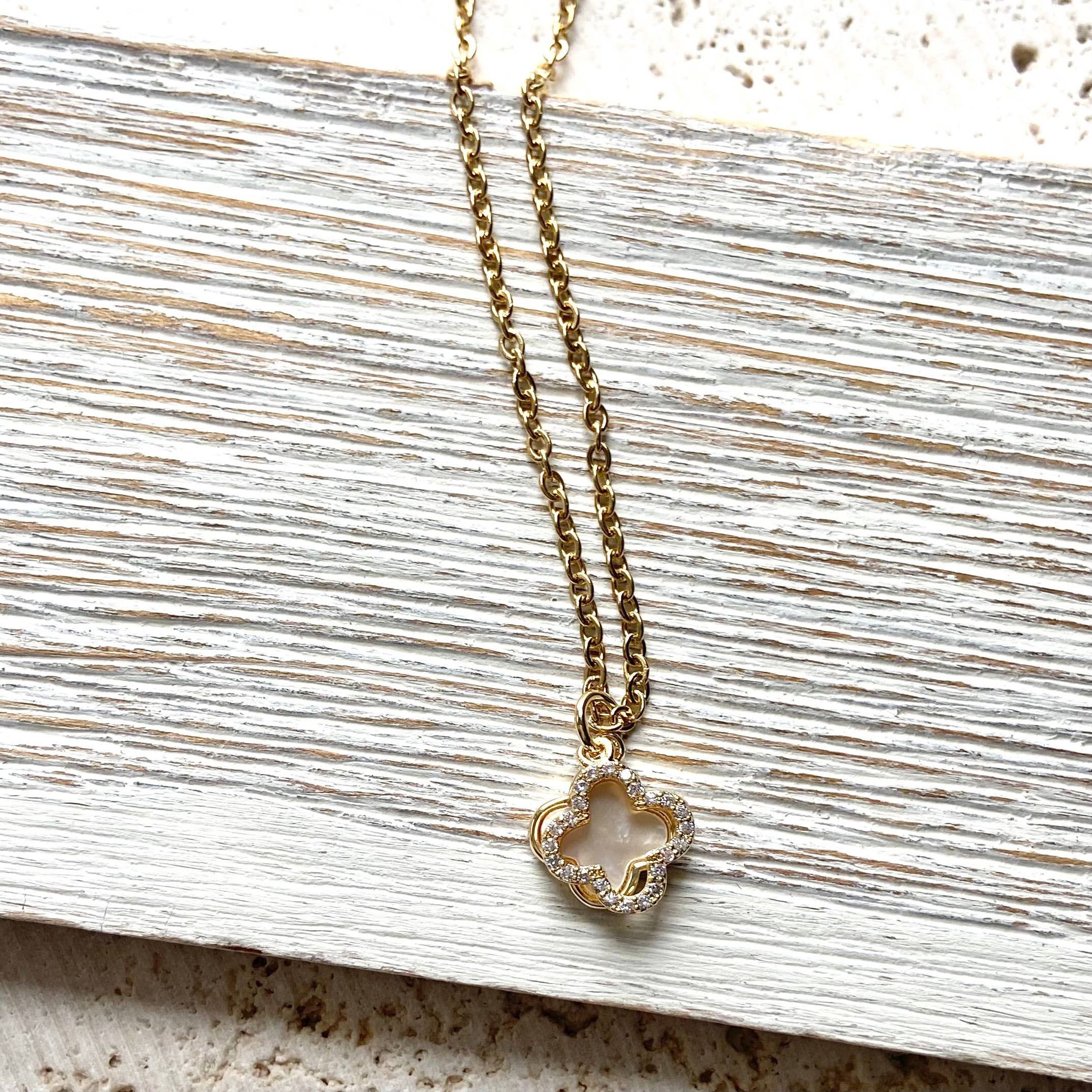 Necklace: Clover in Motion