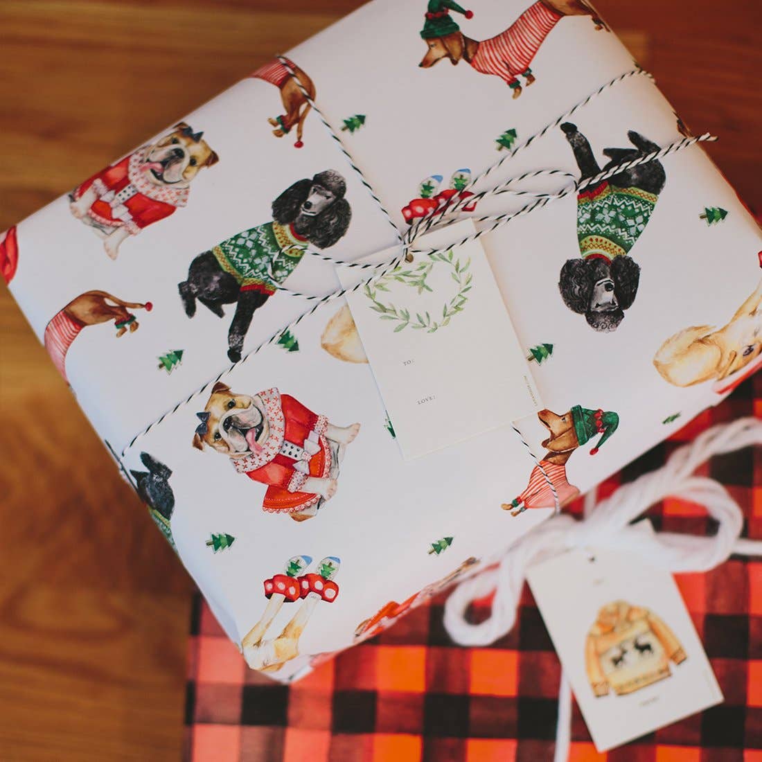 Gift Wrap: Holiday Dogs Roll