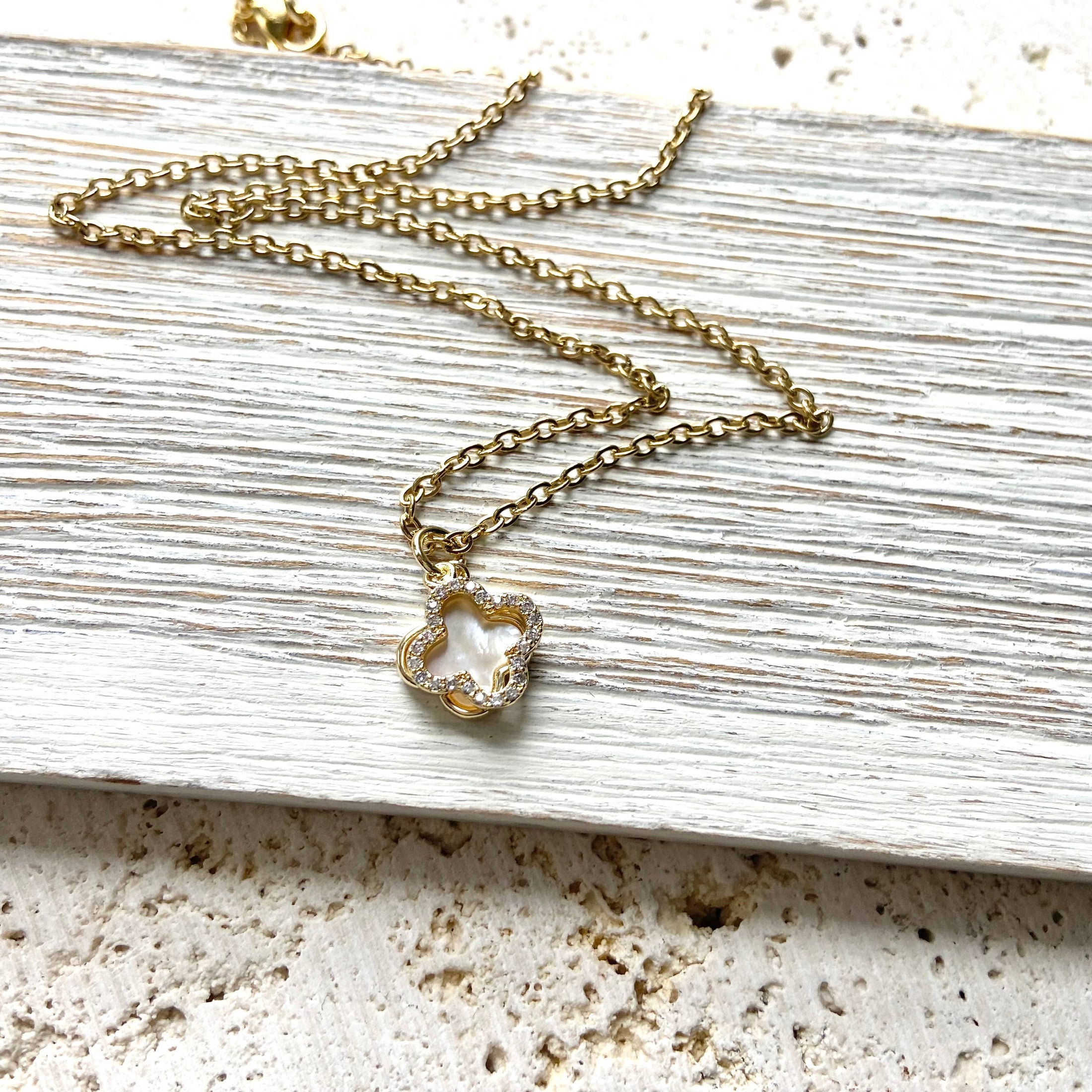 Necklace: Clover in Motion