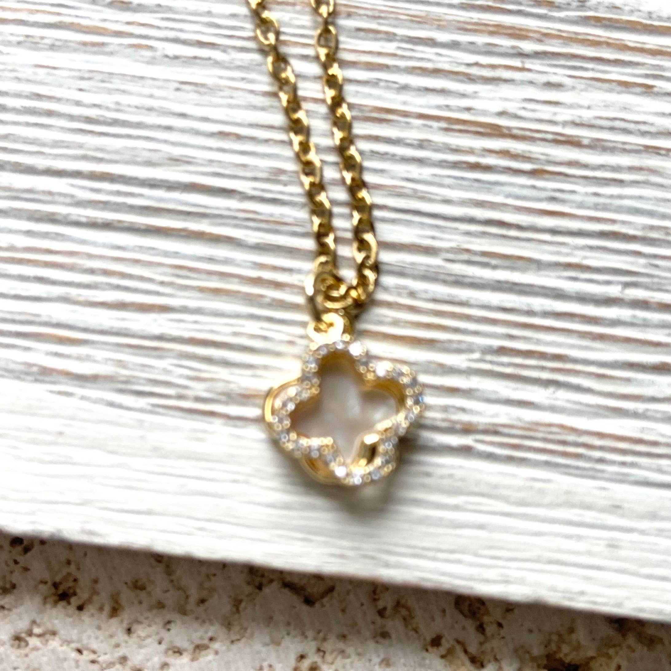 Necklace: Clover in Motion