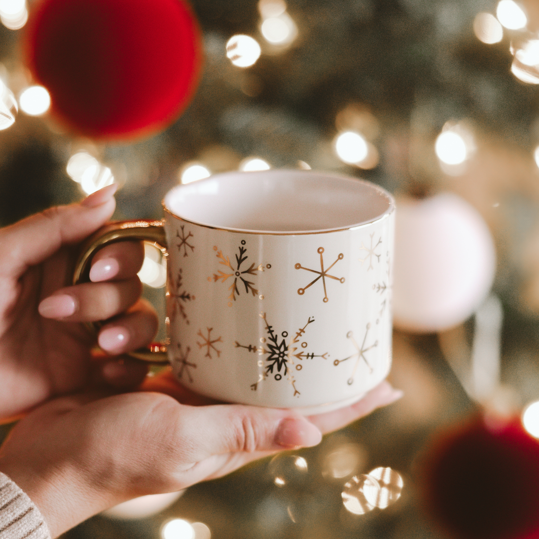 Mug: Gold Snowflakes Holiday