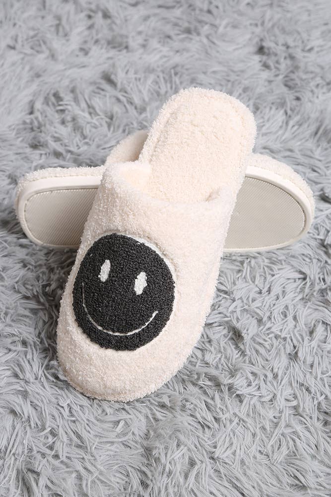 Comfy Happy Face Fuzzy Slipper: Lavender (Size 8-10 Womens)