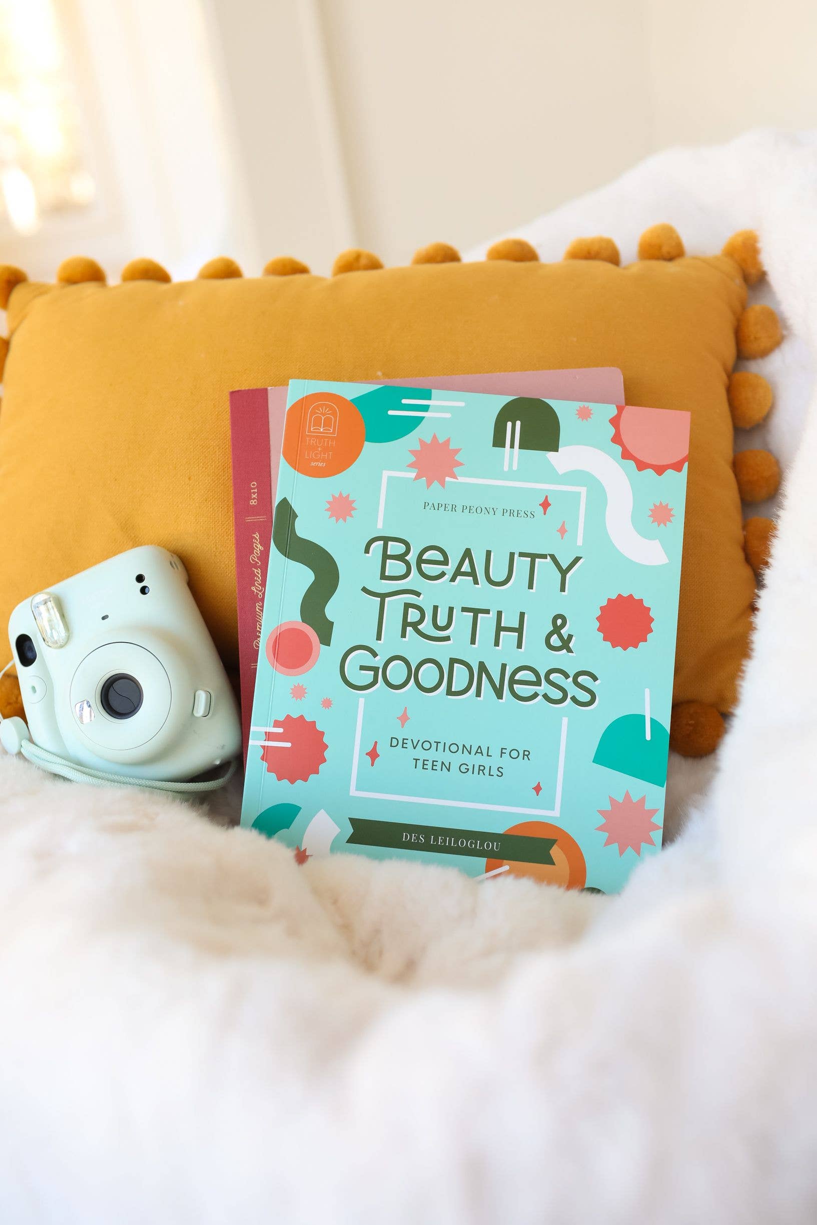 Devotional for Teen Girls: Beauty, Truth and Goodness