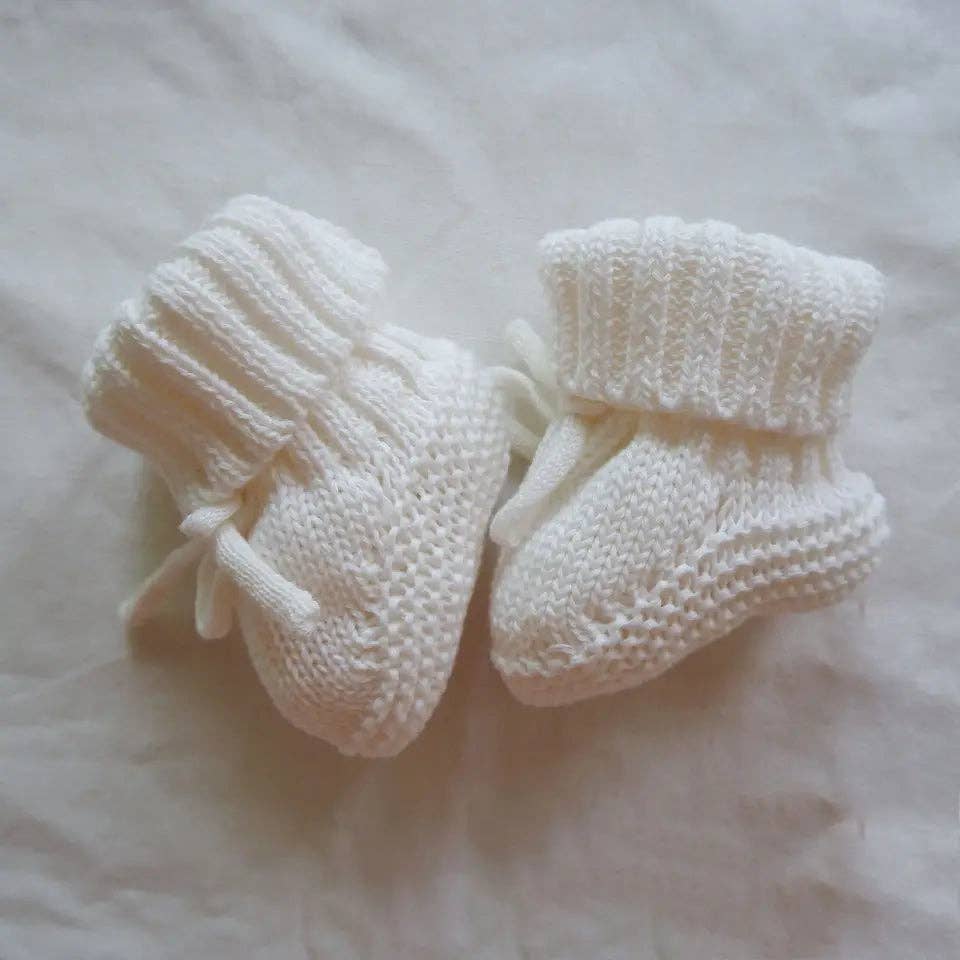 Knitted Infant Slippers/Booties: Ivory